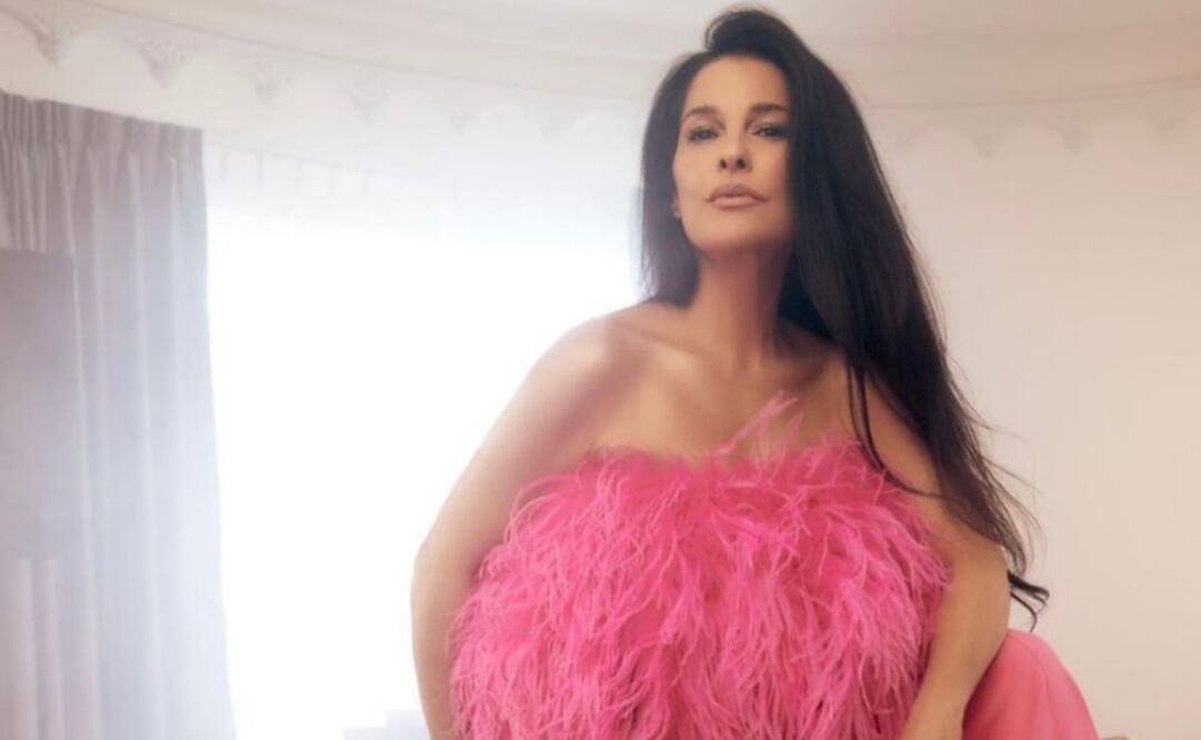 Martha Debayle comprobó que es posible lucir bien combinando pants, botas y un abrigo de peluche. Foto: Instagram @marthadebayle