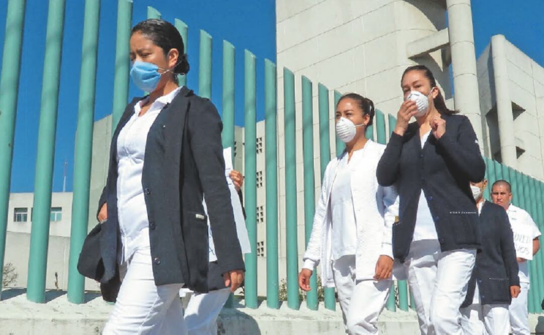 Dr. López-Gatell recognized the country is facing a healthcare workers deficit - Photo: File Photo/EL UNIVERSAL