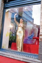 Susana Zabaleta posa como muñeca