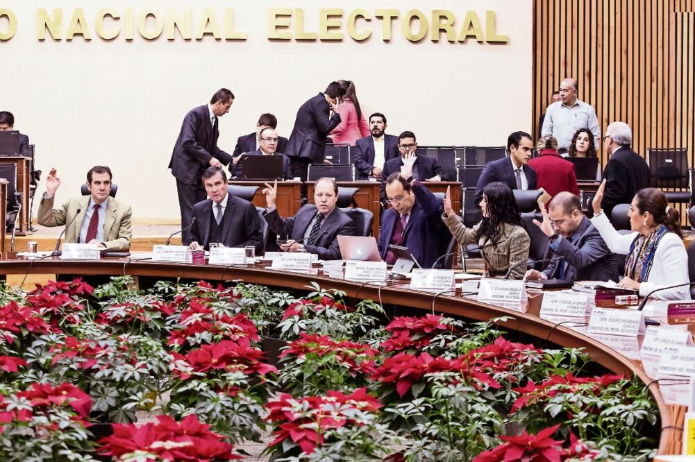 Definen futuro. La Comisión de Prerrogativas y Partidos del INE discutirá hoy la procedencia legal de las reformas planteadas 
