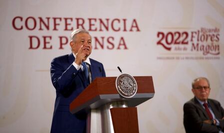 AMLO critica que "politiqueros" sólo buscan aprovecharse del dolor de las víctimas de la L12