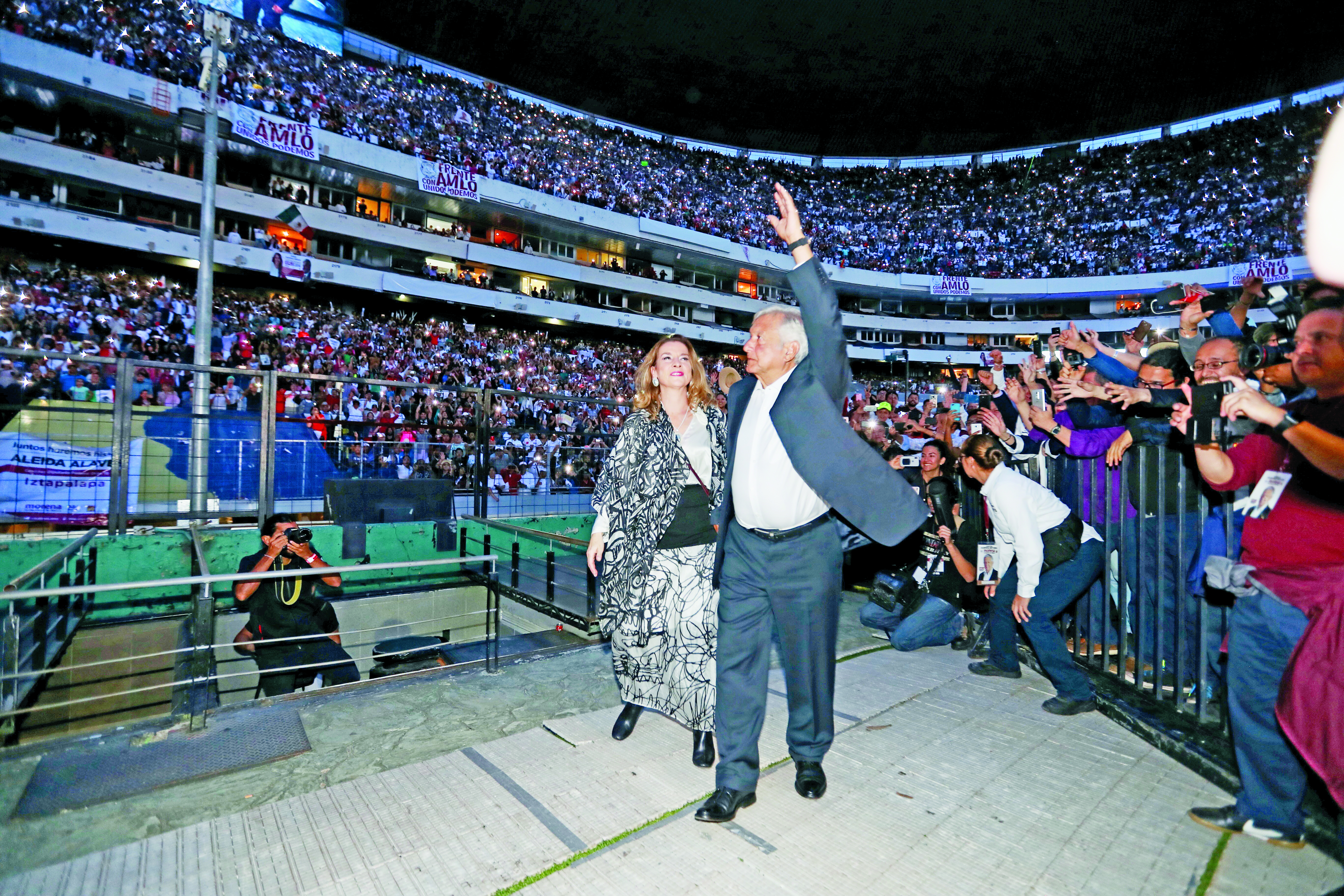 Construiré una democracia, no una dictadura, dice AMLO