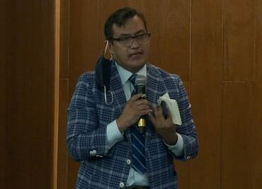 Bartlett llama "bozal" al cubrebocas y pide a reportero que se lo quite en plena conferencia