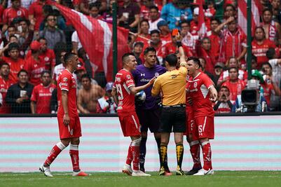 Talavera, suspendido dos partidos por insultos a César Ramos