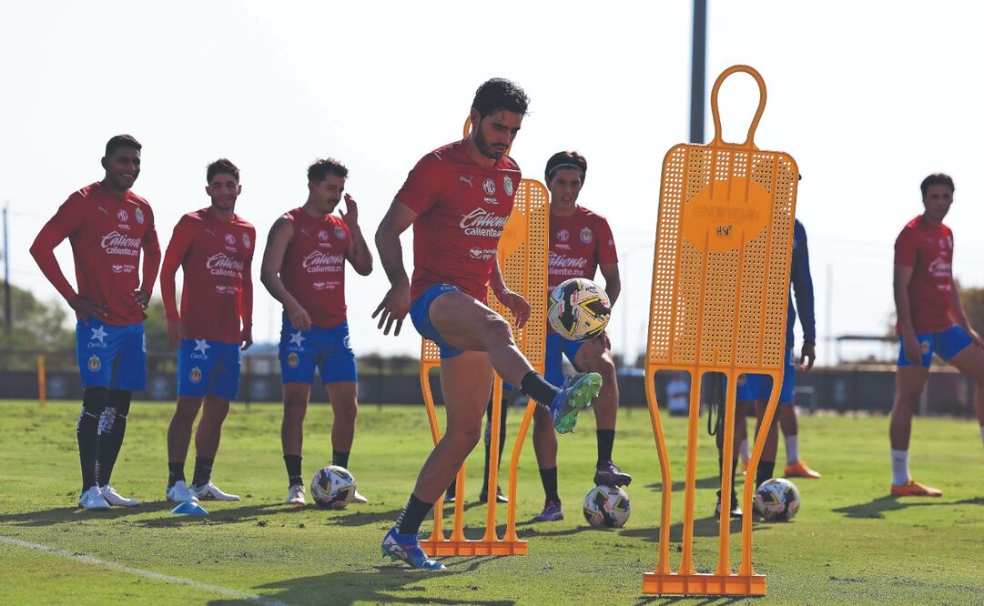 Admiten que les dolió la forma en que se fue Gago. Foto: de CLUB GUADALAJARA