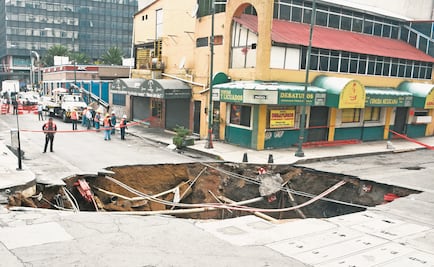 Comercios cerca de socavón denuncian falta de agua y luz