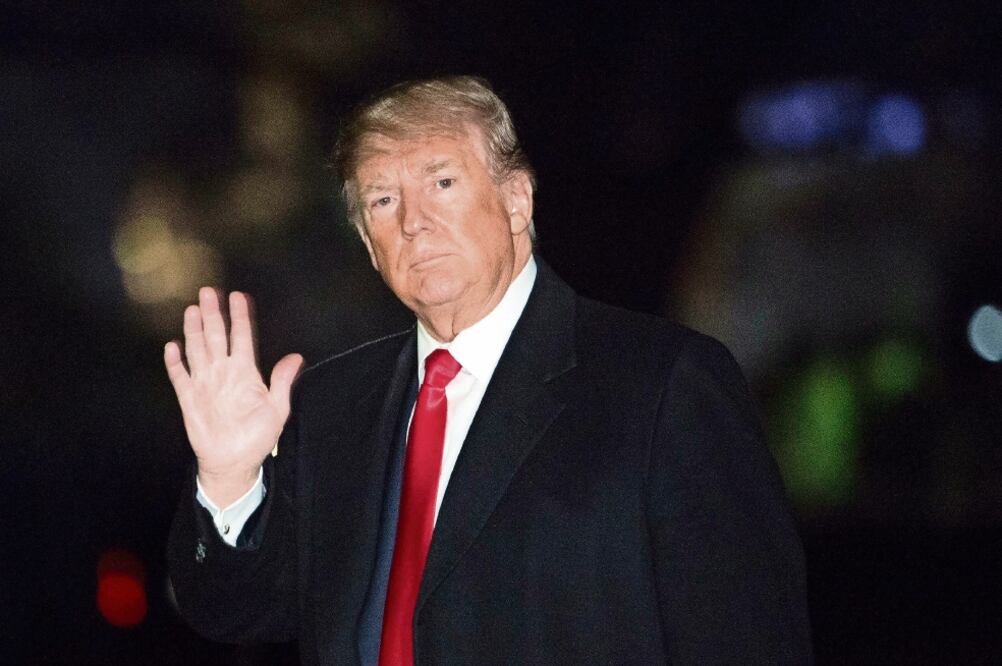 Donald Trump afirmó que rechazó una exigencia del presidente Enrique Peña Nieto para que dijera que México no tendría que pagar por el muro que quiere construir. (CHRIS KLEPONIS. EFE)