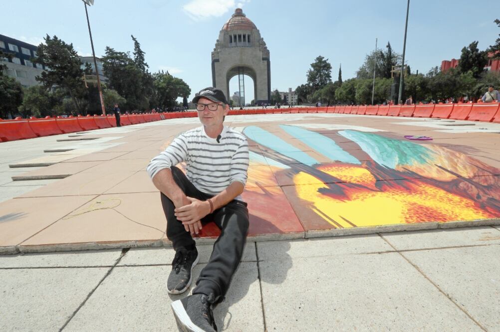 El artista urbano Edgar Mueller es reconocido por crear efectos ilusionistas en 3D. (JUAN CARLOS REYES GARCÍA. EL UNIVERSAL)