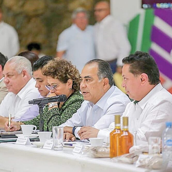 Funcionarios de Sedar, alcaldes y representantes campesinos se reunieron con el gobernador Héctor Astudillo en la Casa Guerrero. Archivo/El Universal