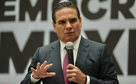 Difunden fotos de lujosos complejos que usaba Aureoles mientras había cuarteles “de plástico”