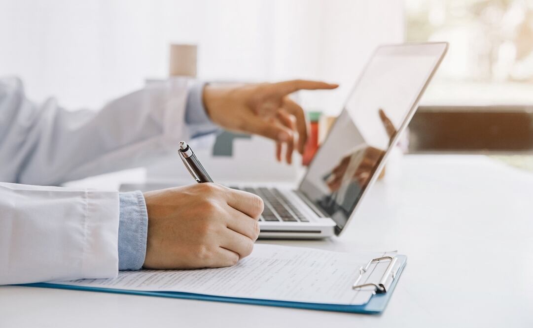 Durante la contingencia sanitaria, la telemedicina es una opción para no salir de casa para una consulta médica. Fotos: Istockphotos