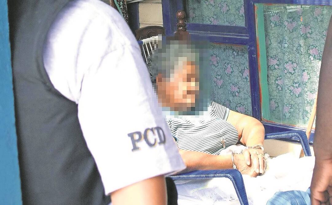 Una abuela fue detenida en San José, al ser sorprendida como jefa de una red del tráfico de drogas al menudeo.