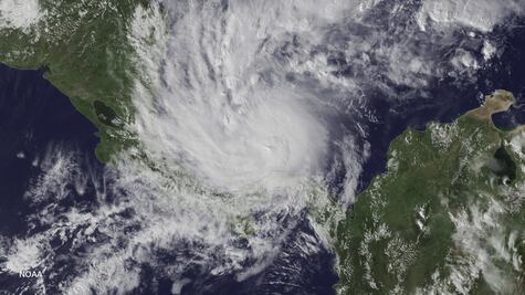 "Otto" toca tierra en Nicaragua; se prevé que se degrade a tormenta