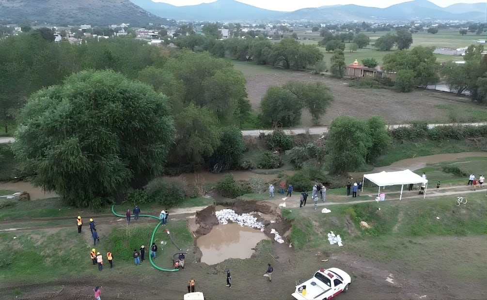 Conagua dio a conocer que el operativo interinstitucional se llevó a cabo desde el domingo después del desbordamiento. | Foto: Especial.