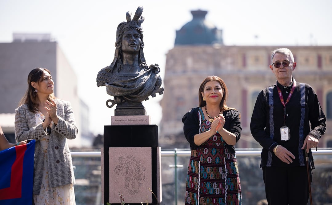Clara Brugada devela busto de Cuauhtémoc, último tlatoani mexica; realizan ceremonia fúnebre por 501 aniversario luctuoso . Foto: Especial