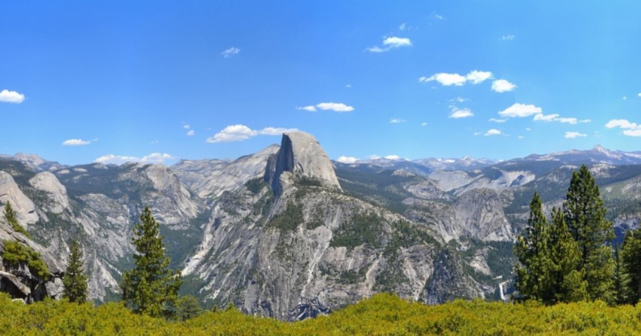 Montaña Half Dome de granito las mas famosa del parque natural de Yosamite Foto: Imagen de Thomas H. - Pixabay