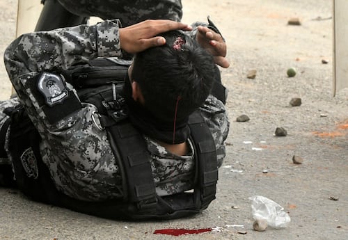 Police and protesters clash in Bolivia; operation to clear road leaves 20 injured