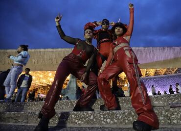 “¡Rosalía hermana, ya eres mexicana!” el fanatismo fuera del Auditorio Nacional