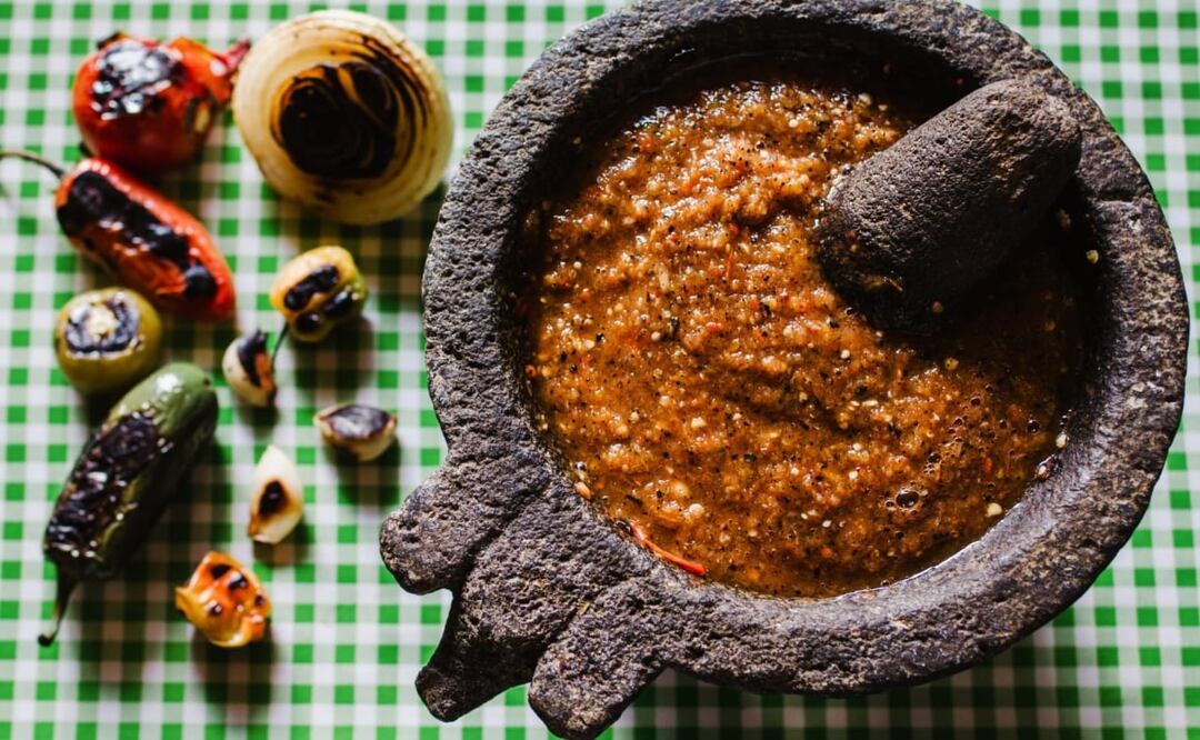 Haz una salsa molcajeteada, su sabor es delicioso y es muy fácil de preparar. Foto: iStock