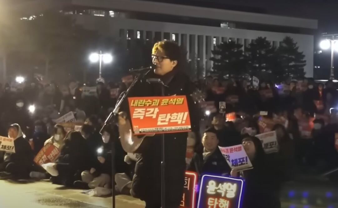 Ciudadanos de Corea del Sur, protestan al ritmo de la música de Baekja. Foto: captura de pantalla