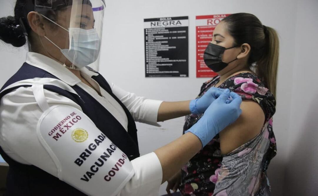 En un día aplican 30 por ciento de las vacunas contra Covid-19 a personal de salud en Sinaloa