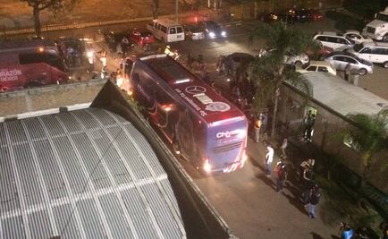 Chivas arriba al estadio y busca el título