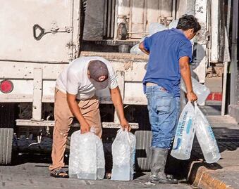 Apagones y falta de agua pegan a la producción de hielo, esperan que se normalice en julio