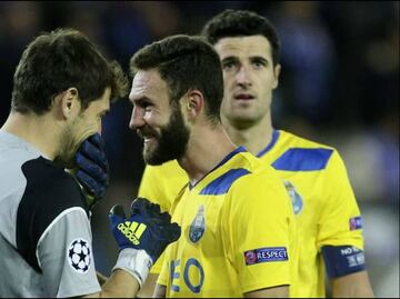 Miguel layún le dice "viejito" a Iker Casillas