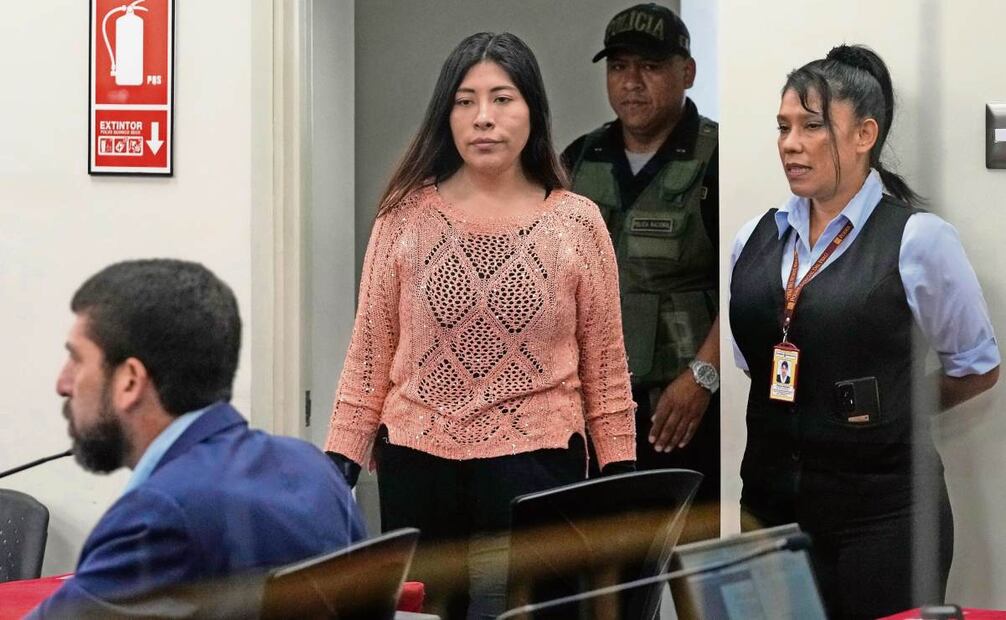 Bettsy Chávez, exprimera ministra peruana, quien actualmente está asilada en la residencia diplomática mexicana en Lima. Foto: Martín Mejía / AP