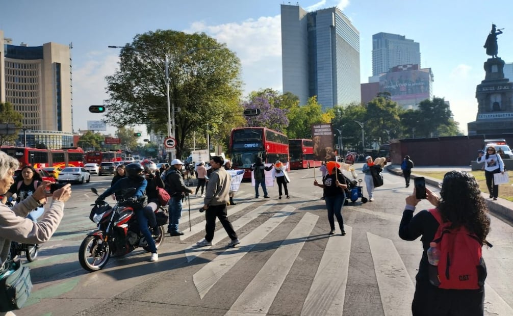 Activistas del Refugio Franciscano bloquean Reforma e Insurgentes. Foto: Especial