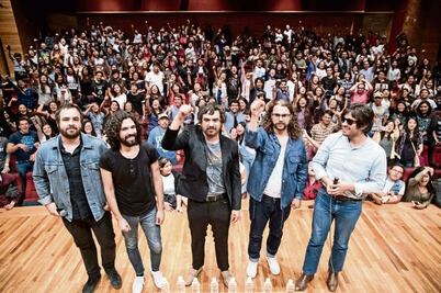 Enjambre y su vida de migrantes