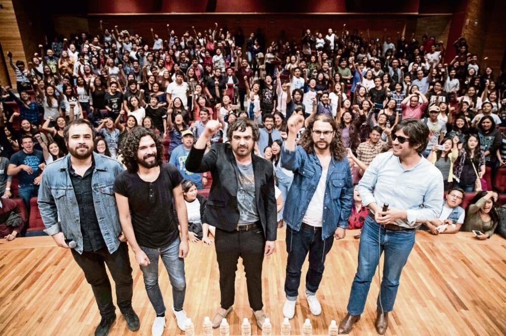 Un poco distinto a como ocurre con los músicos que dan el salto a EU, Enjambre desde allá brincó hacia México. (GERMÁN ESPINOSA. EL UNIVERSAL)