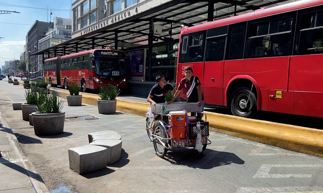 Ciclistas enfrentan problemas en CDMX. FOTO: Diego Montesinos/ EL UNIVERSAL/