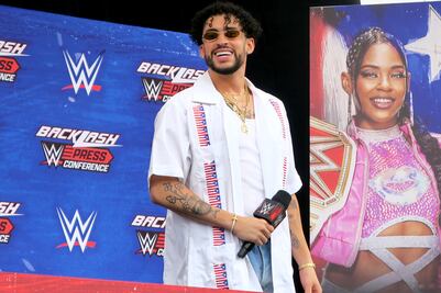 Bad Bunny protagonizará pelea en la WWE y asegura que le 'romperá la cara' a su rival