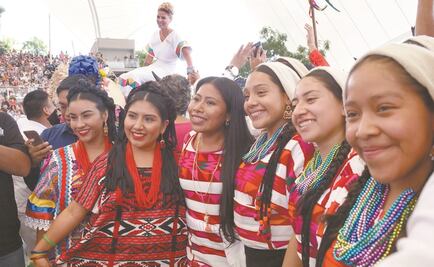 Yalitza Aparicio sale de la Guelaguetza con fuerte dispositivo de seguridad