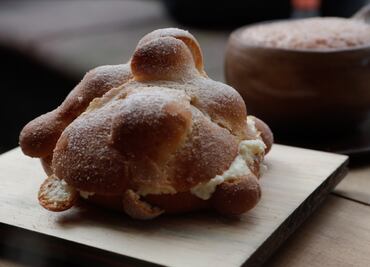 Pan de muerto, bread of the dead
