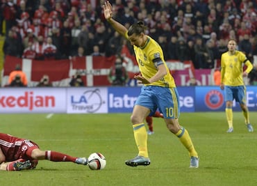 Ibrahimovic califica a Suecia a la Eurocopa