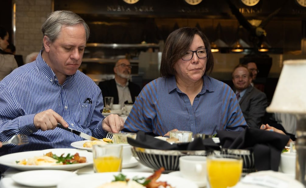 Durante el encuentro se sirvió un omelette gratinado, relleno de espinaca y acompañado de tocino crujiente. l Foto: Hugo Salvador.
