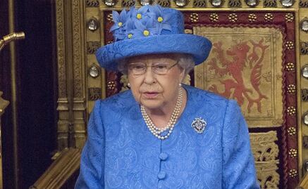 ¿Por qué el sombrero de Isabel II creó polémica en el Parlamento?