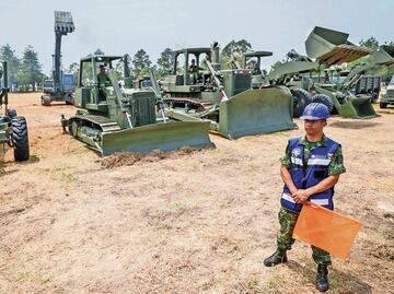 Who is protecting the Santa Lucía airport?