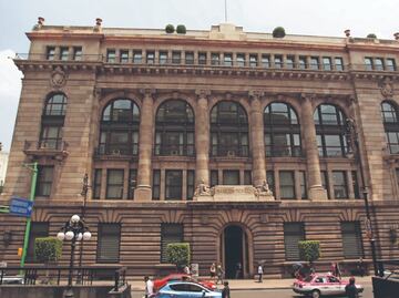 Remesas en abril vuelven a bajar del techo de los 5 mil mdd; caen 12.1% con un monto de 4,761 mdd