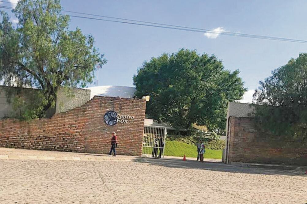 La entrada al Centro Fox del rancho San Cristóbal luce sin la presencia de los soldados que se ofrecieron. (ESPECIAL)