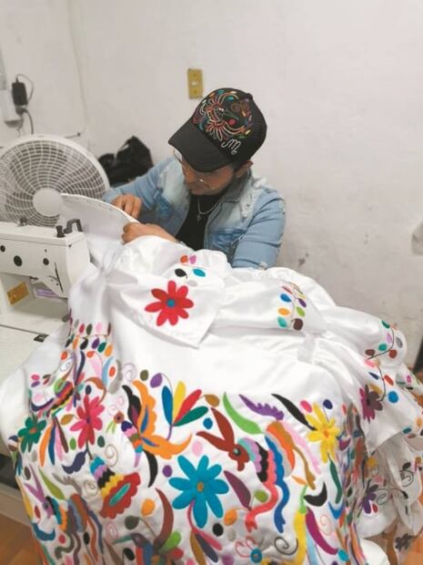 Crear tenangos y bordar, un arte sin género
