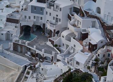 Sismos sacuden la isla Santorini; más de 7 mil personas abandonan el lugar griego por actividad sin precedentes