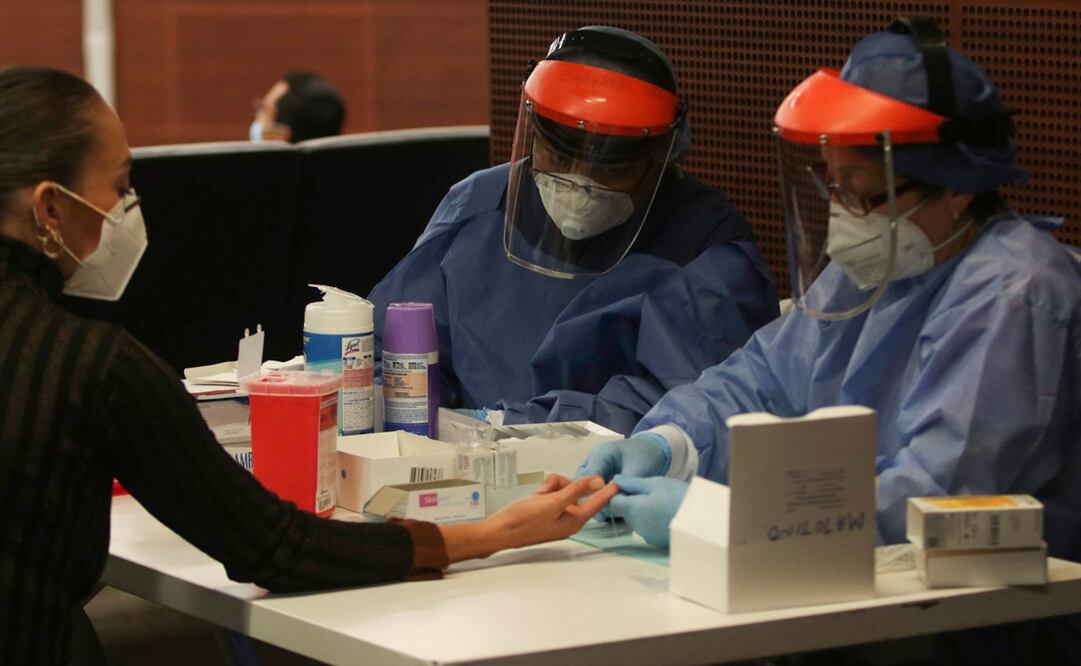 Personal médico realizó pruebas rápidas de Covid-19 a senadores, personal y periodistas que acuden a diario al Senado. Graciela López. CUARTOSCURO