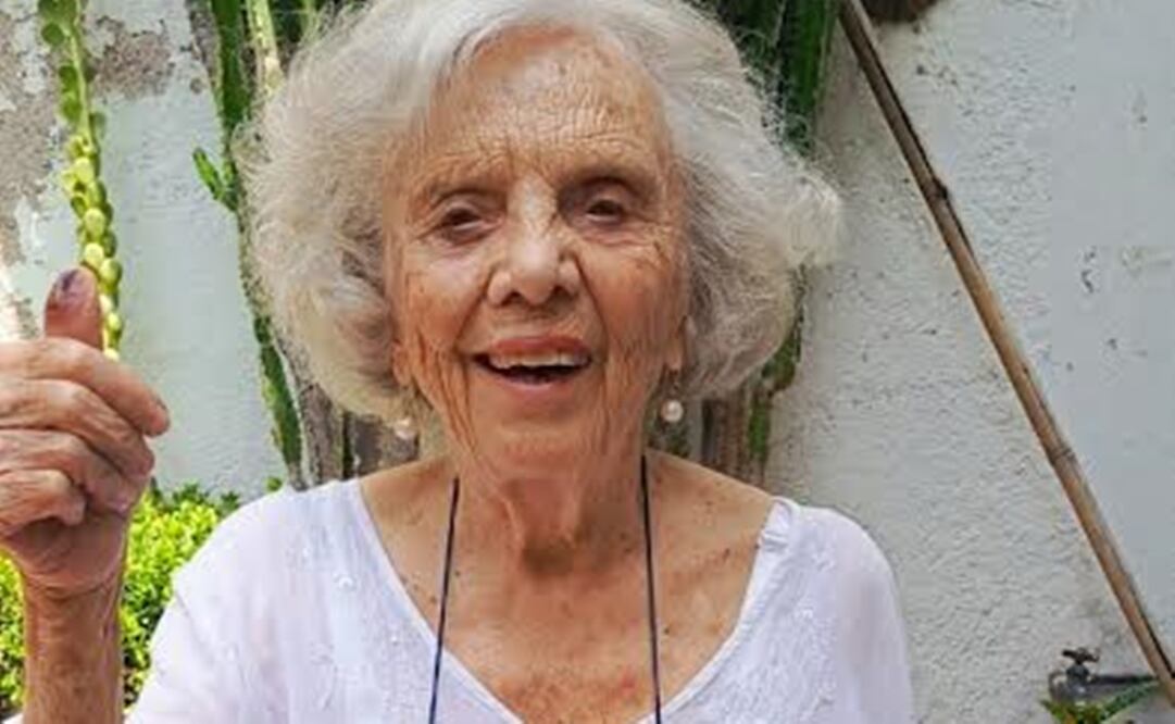 La escritora emitió su voto para las elecciones de este 2 de junio. Foto: José Quezada/ EL UNIVERSAL