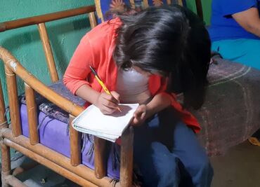 Michel recibe computadora y conexión a internet para tomar clases a distancia