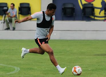 Jugaba futbol para olvidarme del hambre: Martínez