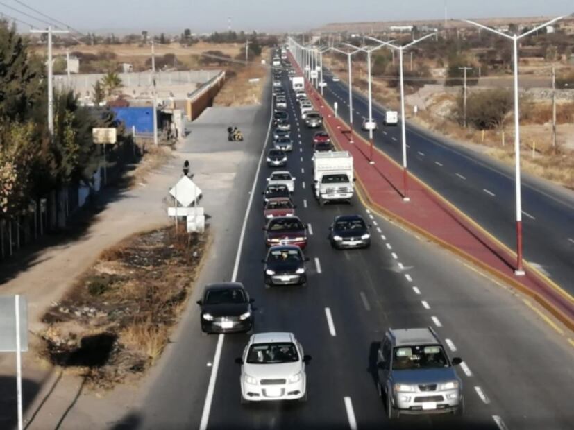 Mineros protestan con caravana en Zacatecas; piden aplicación de vacuna