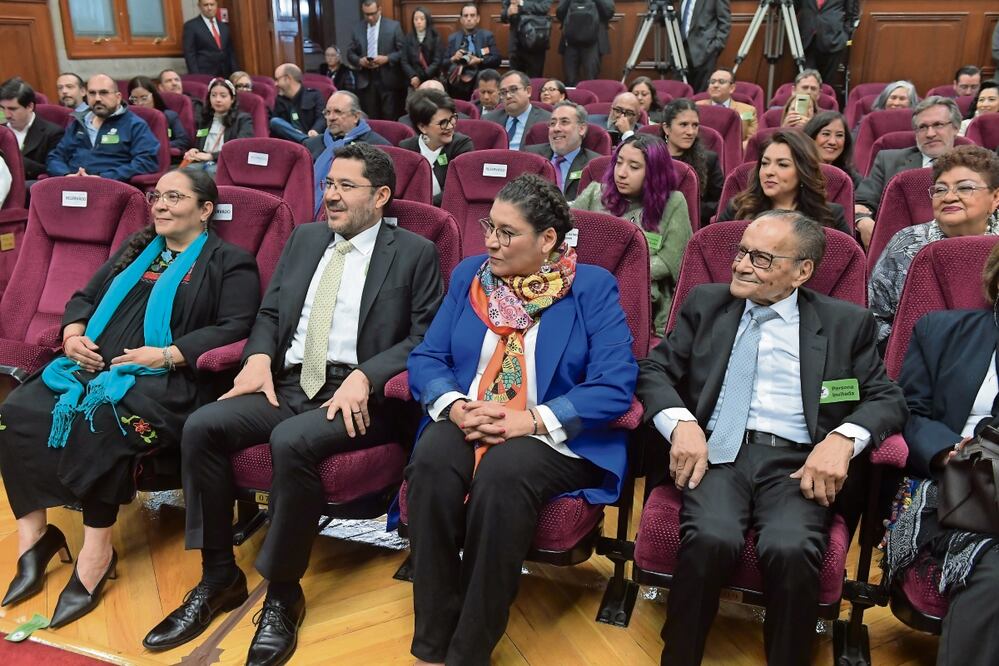 La familia Batres Guadarrama acudió al pleno de la Suprema Corte de Justicia de la Nación a la investidura de Lenia. Foto: Especial